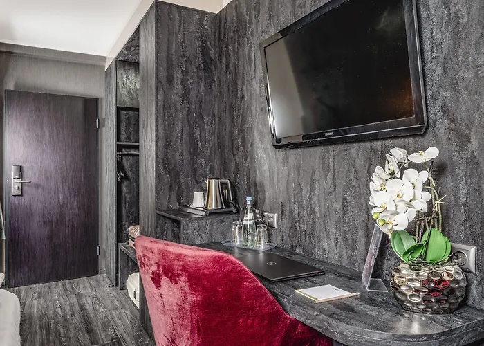 Plaza Hotel 3*