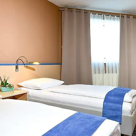 Hotel Plaza 3*