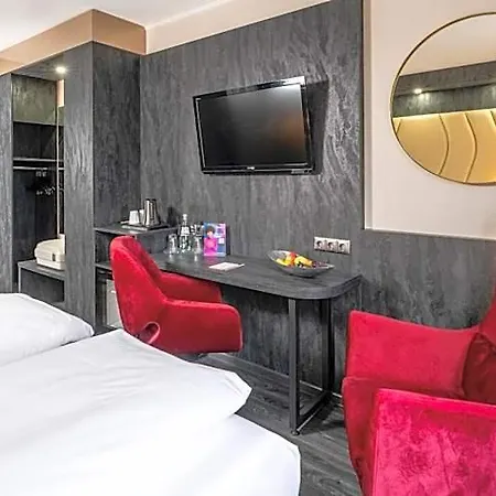 Plaza 3* 米尔多夫