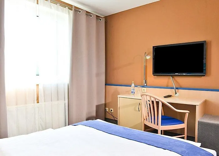 Plaza Hotel 3*